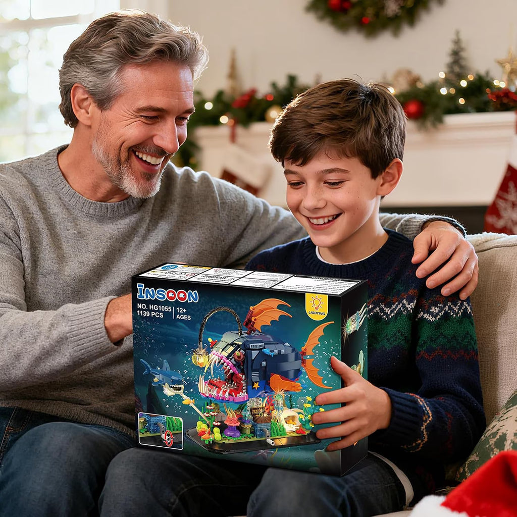 TERRAMUS Mechanical Anglerfish Building Set, 1139 Pcs Deep Sea Lantern Fish Ocean Animal Block Kit with Moving Gear Base Decor Gift Age 12+